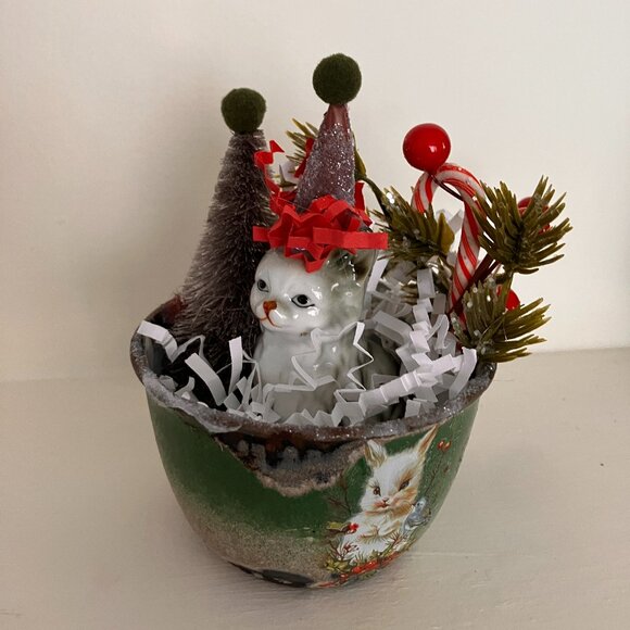 Vintage Christmas Kitty Cat in a Cup - Holiday Decor - Picture 8 of 11
